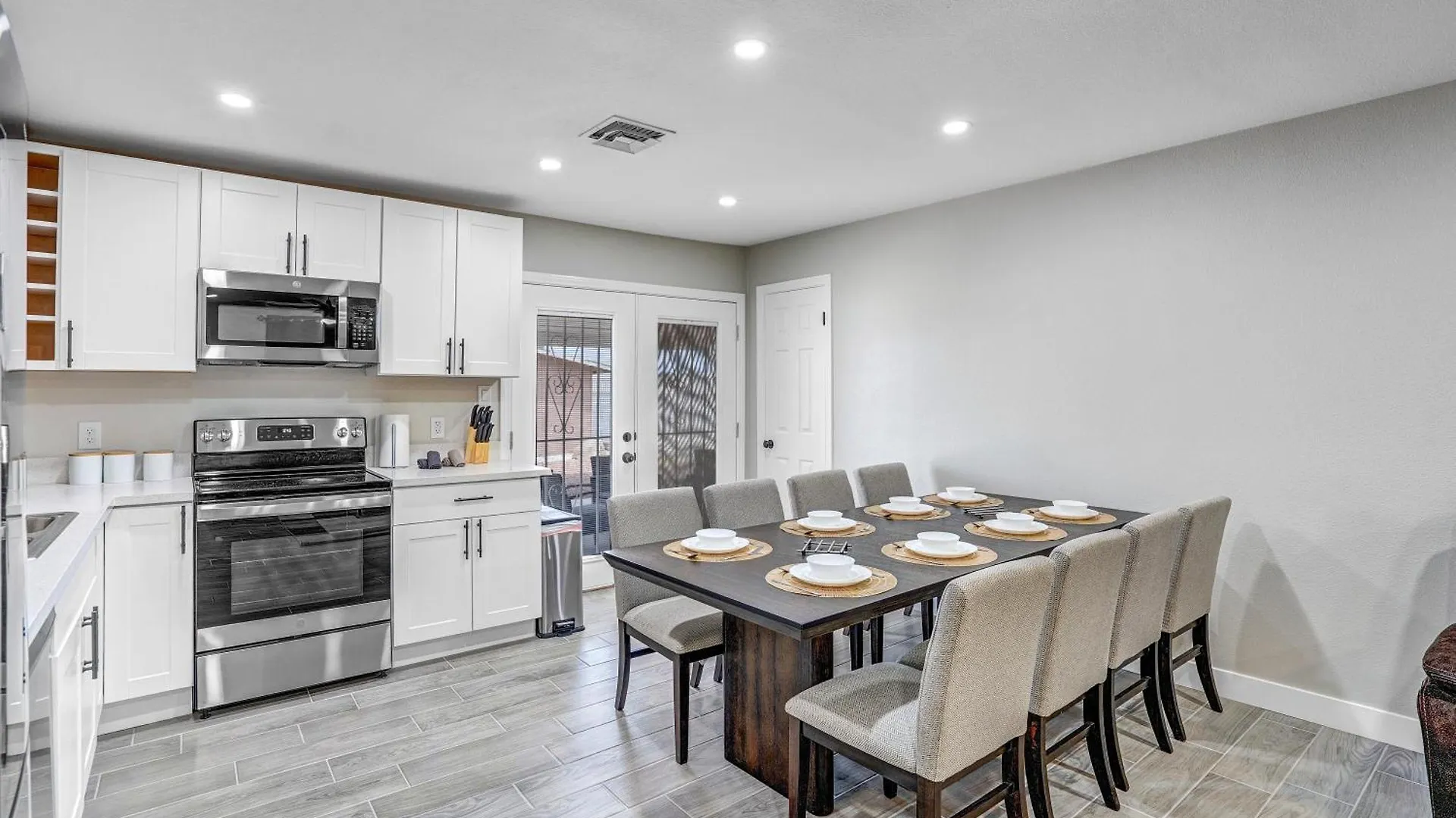 Family Reunion, Remodeled, King Beds, X-Box, Desks Villa Las Vegas Vakantiehuis