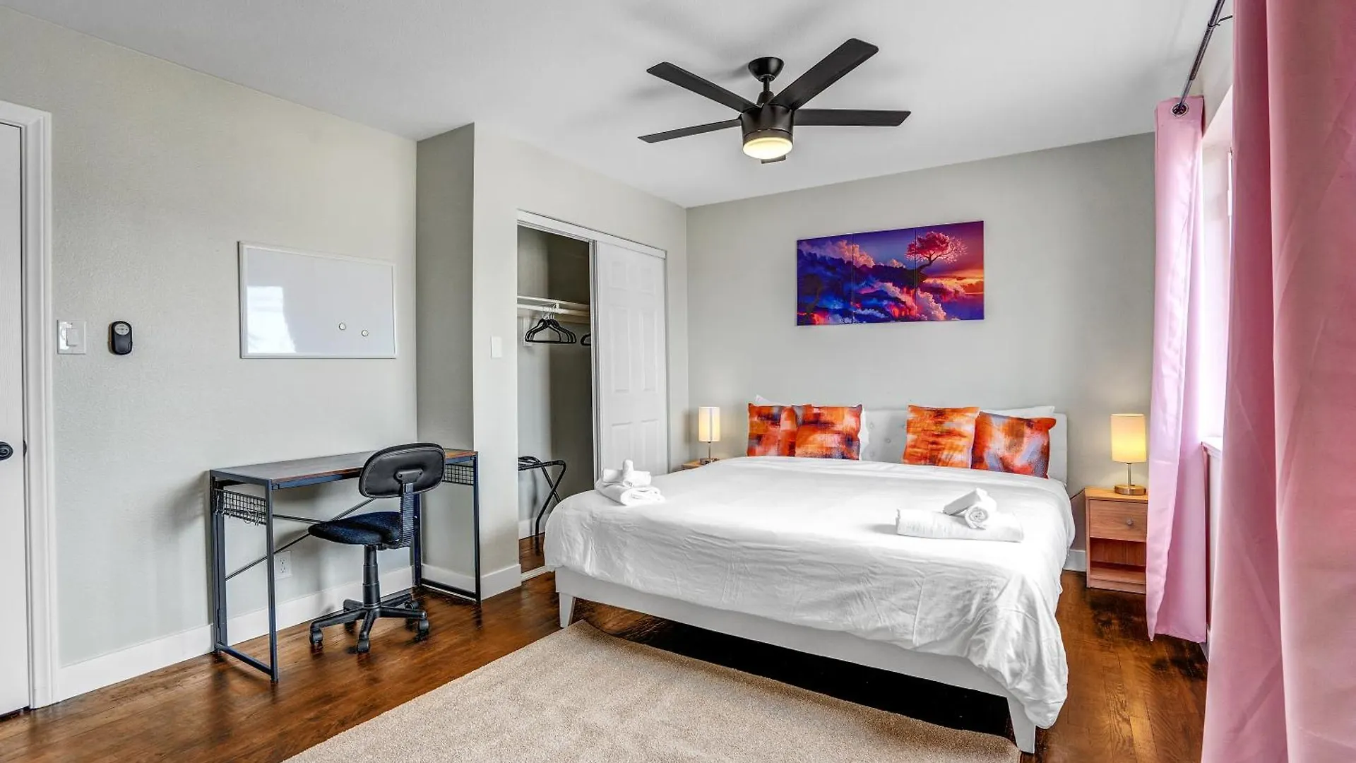 Vakantiehuis Family Reunion, Remodeled, King Beds, X-Box, Desks Villa Las Vegas