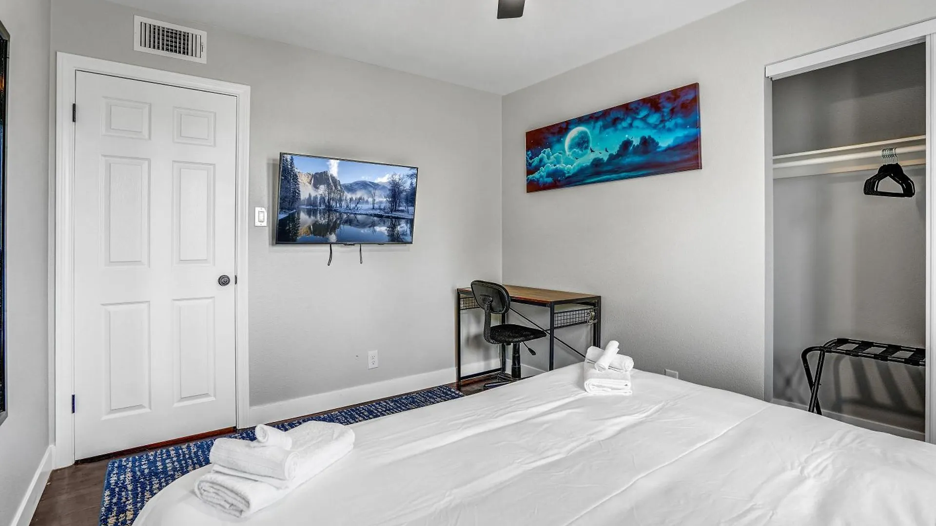Villa Family Reunion, Remodeled, King Beds, X-Box, Desks Las Vegas